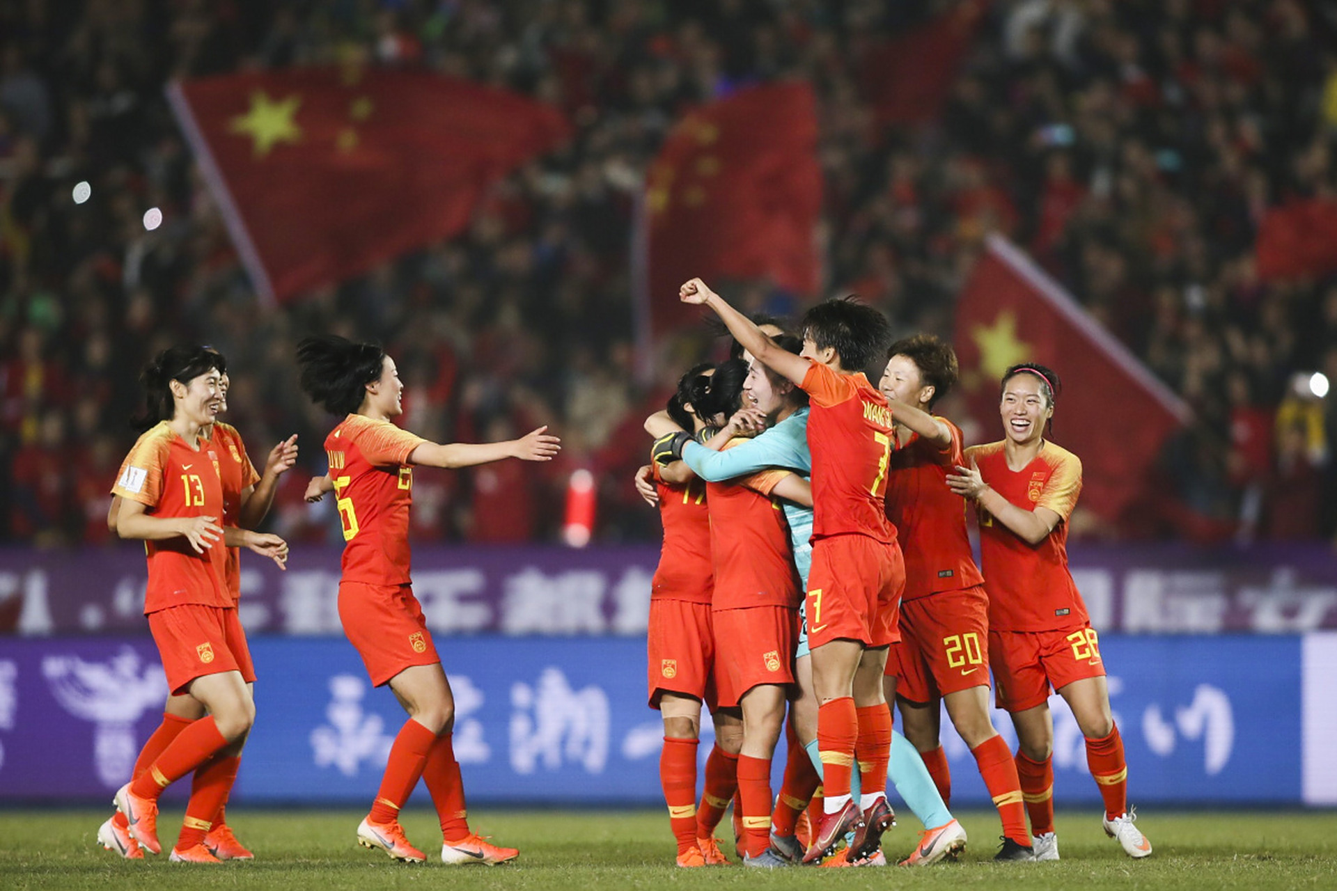 国家女足冲刺赛场荣耀夺冠！