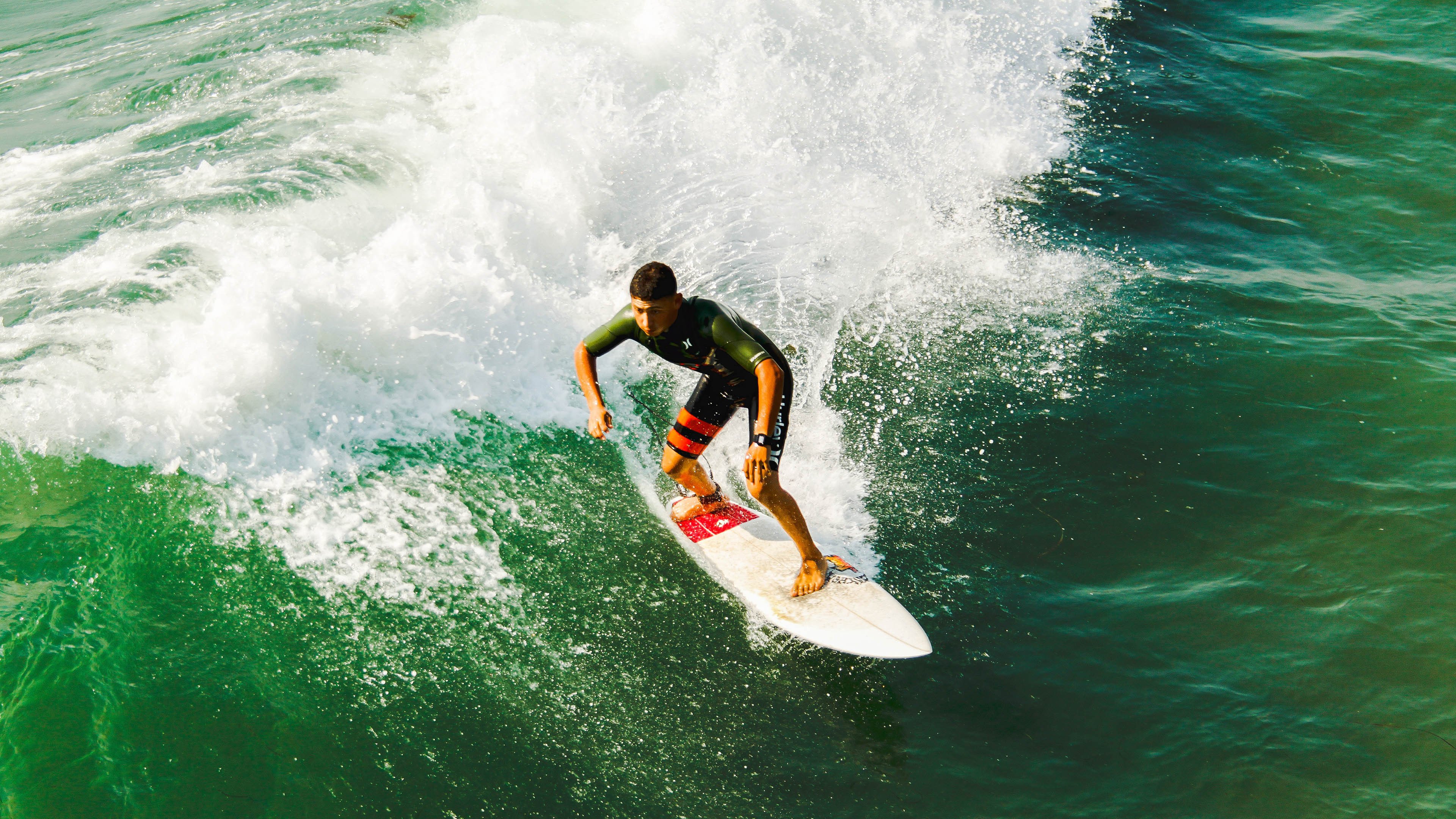 当尼斯湖的传说遇见德甲争冠夜，阿圭罗的苏格兰幻境与钢铁意志