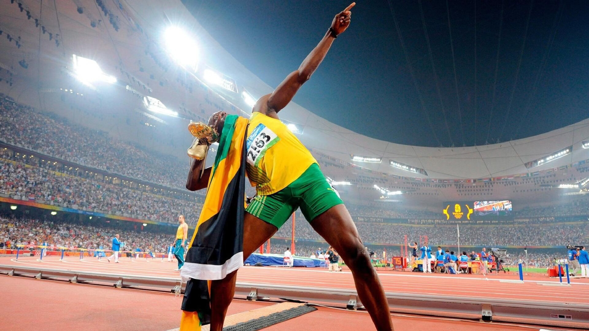 奥纳纳生涯之夜封神，比利亚雷亚尔力克拜仁强势晋级